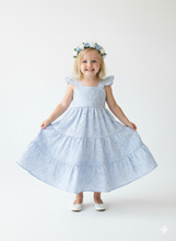 Cargar imagen en el visor de la galería, VESTIDO NIÑA REF SIENA OJALILLO CELESTE
