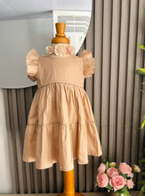 Cargar imagen en el visor de la galería, VESTIDO MARIA JOSE 1039 BEIGE

